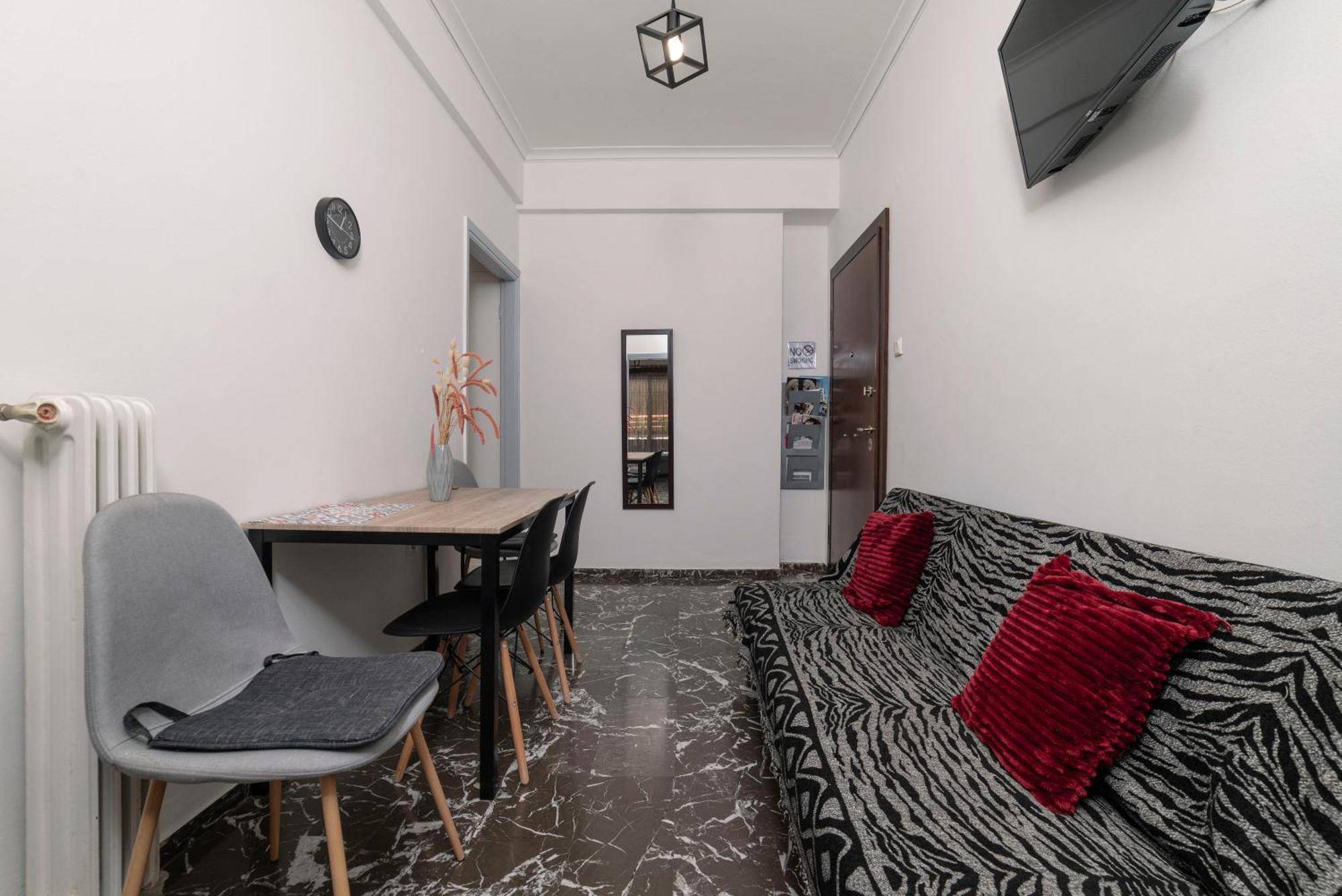Local Urban Living 2Bd Apartment In Афины Экстерьер фото