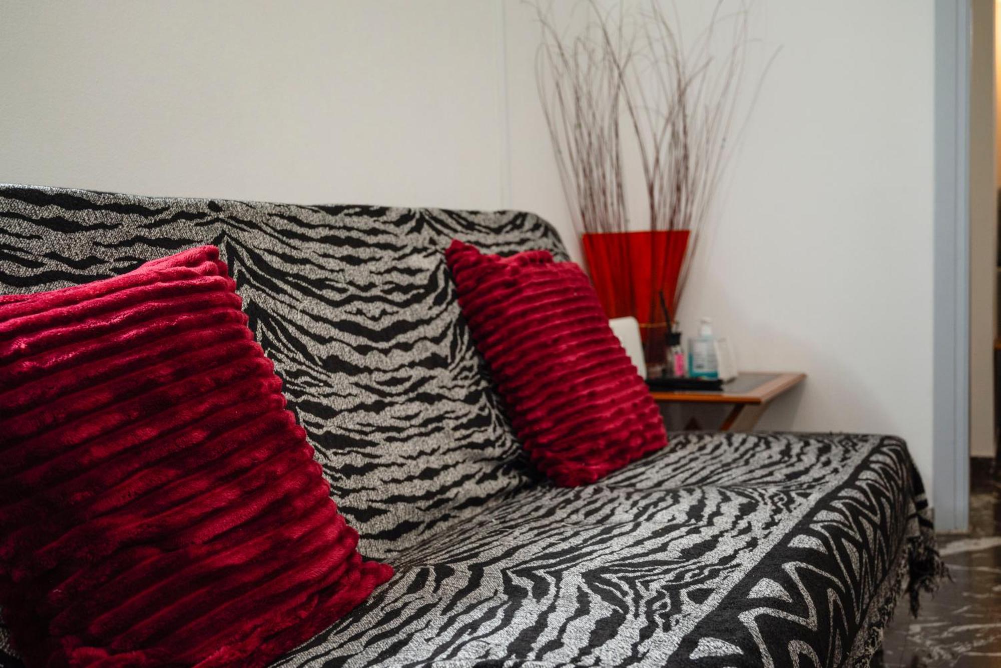 Local Urban Living 2Bd Apartment In Афины Экстерьер фото