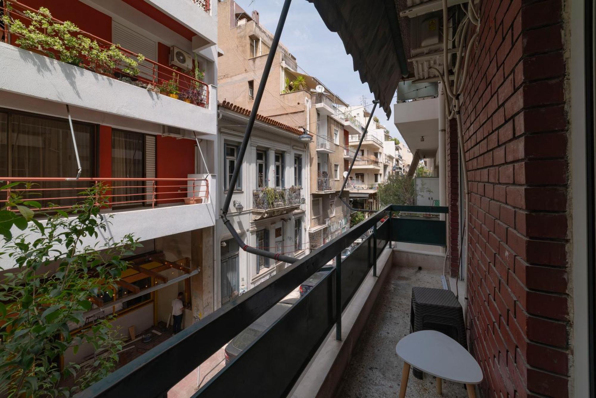 Local Urban Living 2Bd Apartment In Афины Экстерьер фото