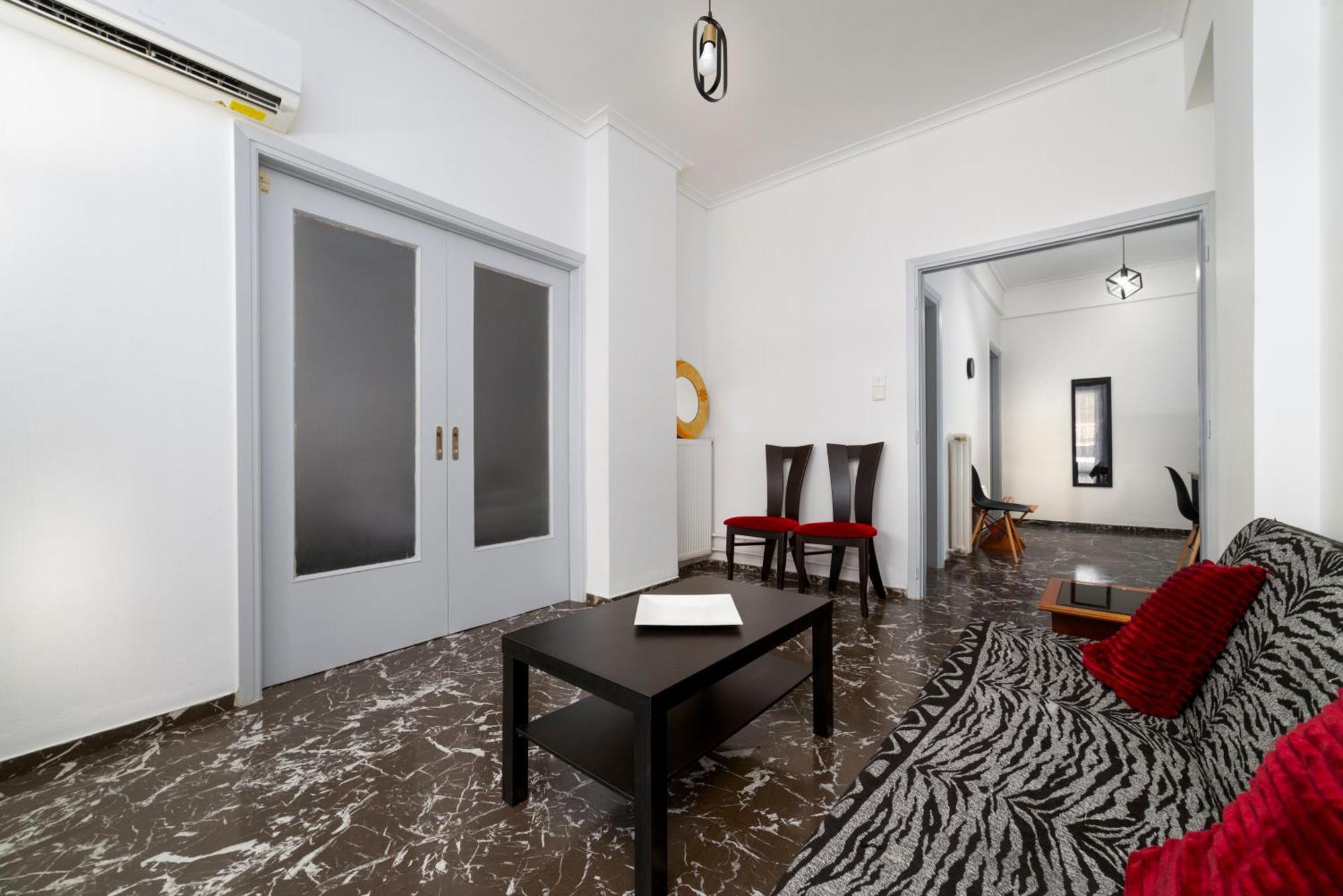 Local Urban Living 2Bd Apartment In Афины Экстерьер фото